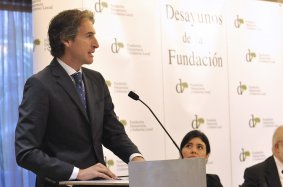 El Presidente de la FEMP durante su intervención den la conferencia desayuno de la Fundación Democracia y Gobierno Local.